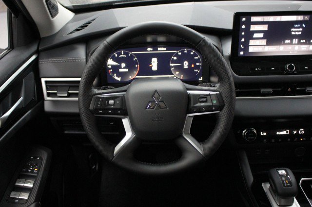 New 2026 Mitsubishi Outlander SE image 21
