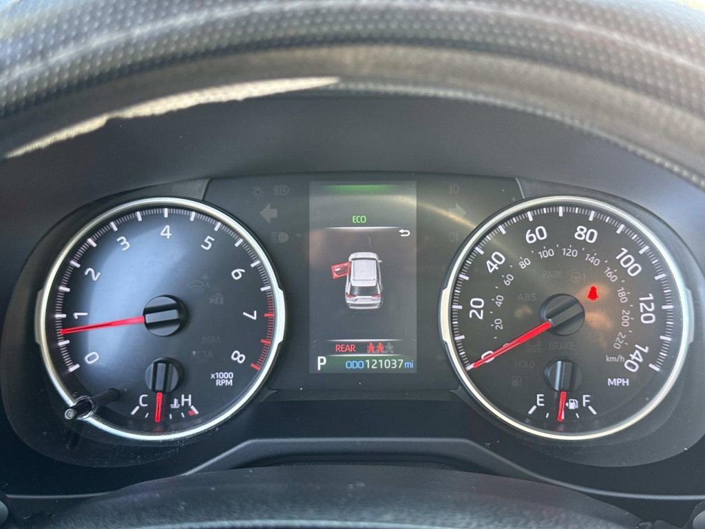 Used 2022 Toyota RAV4 LE image 30