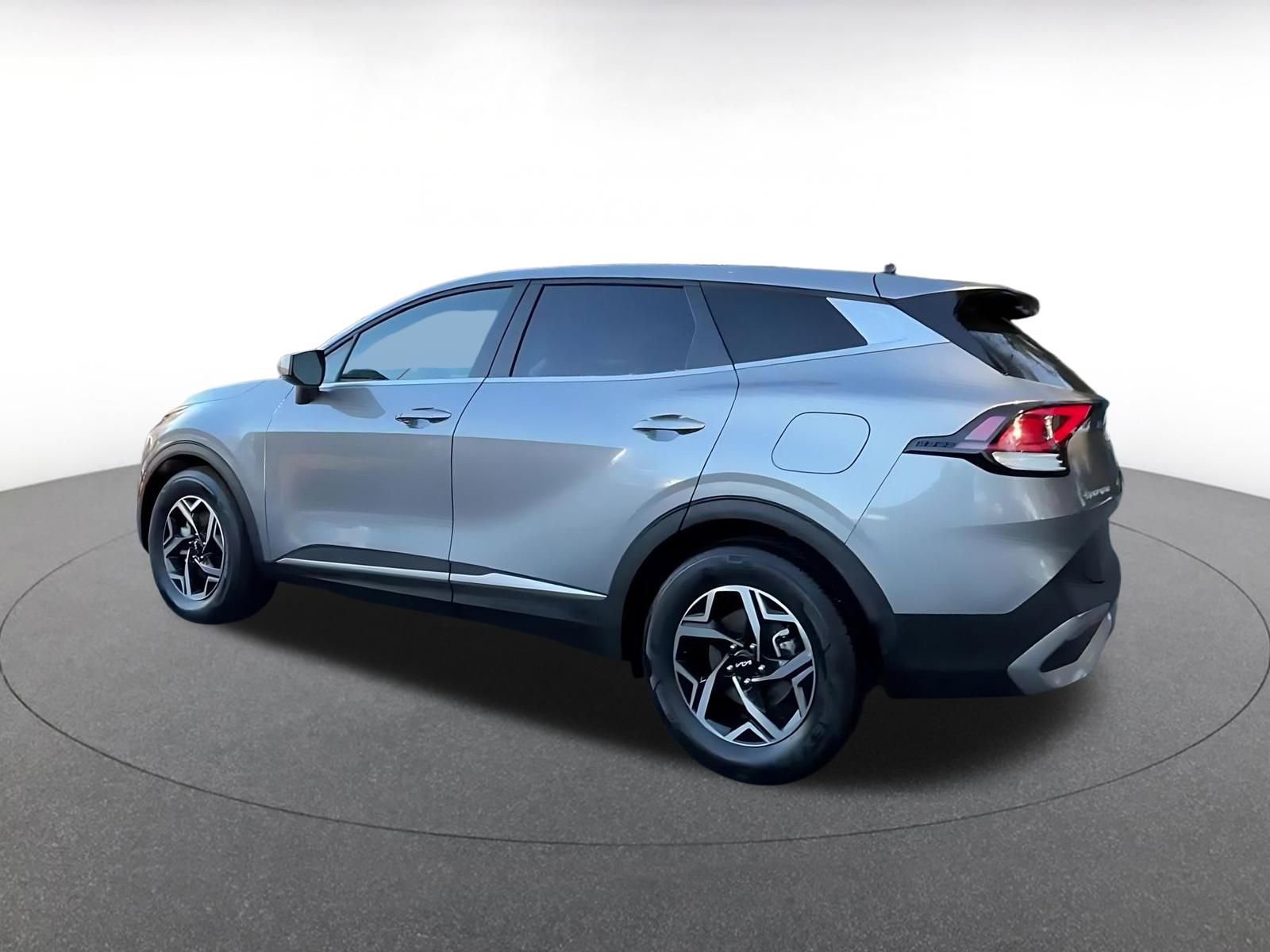 Used 2025 Kia Sportage LX image 10