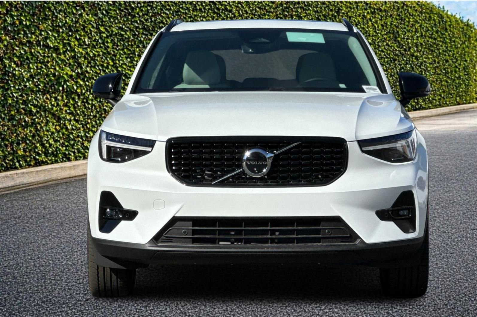 New 2026 Volvo XC40 B5 Plus w/ Protection Package Premier AWD/4WD image 9
