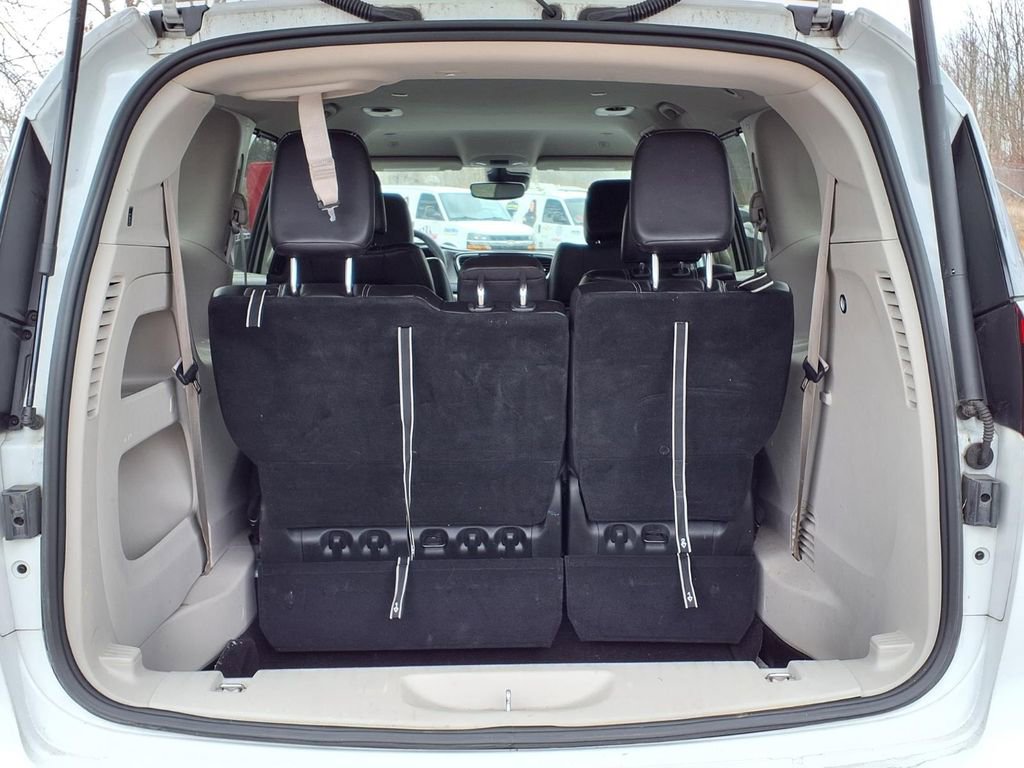 Used 2023 Chrysler Pacifica Touring-L image 10