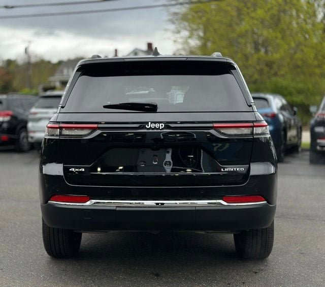 Used 2025 Jeep Grand Cherokee Limited AWD/4WD image 5