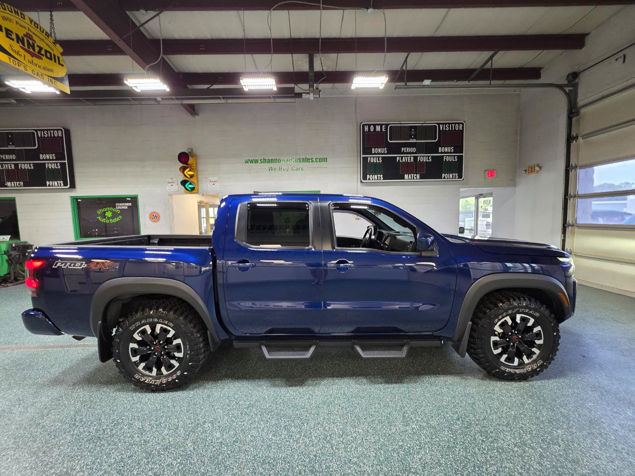 Used 2022 Nissan Frontier PRO-4X w/ Technology Package AWD/4WD image 5