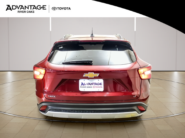 Used 2025 Chevrolet Trax LT w/ LT Convenience Package FWD image 6