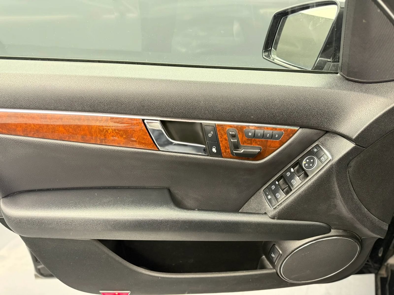 Used 2011 Mercedes-Benz C 300 4MATIC Sedan image 25