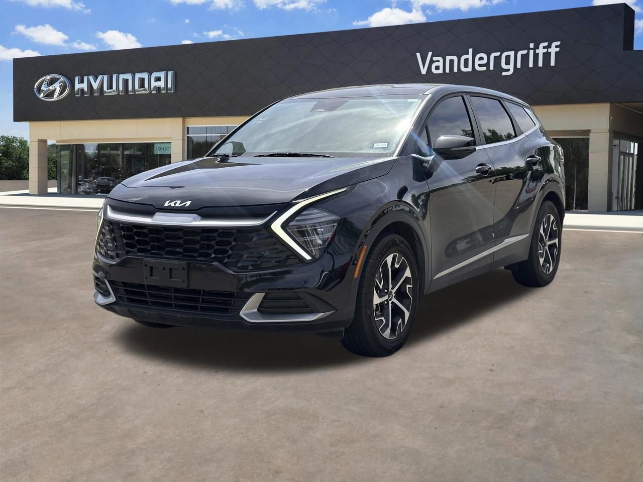 Used 2025 Kia Sportage EX image 2