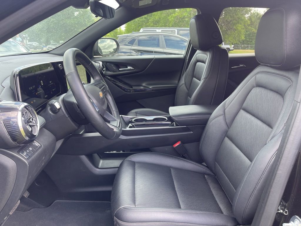 Used 2025 Chevrolet Equinox LT w/ Convenience Package II image 8