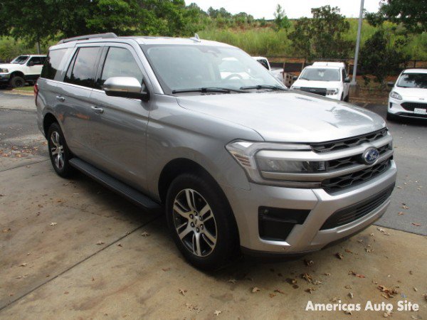 Used 2024 Ford Expedition XLT image 2