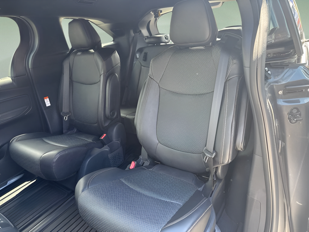 Used 2025 Toyota Sienna Platinum AWD/4WD image 12