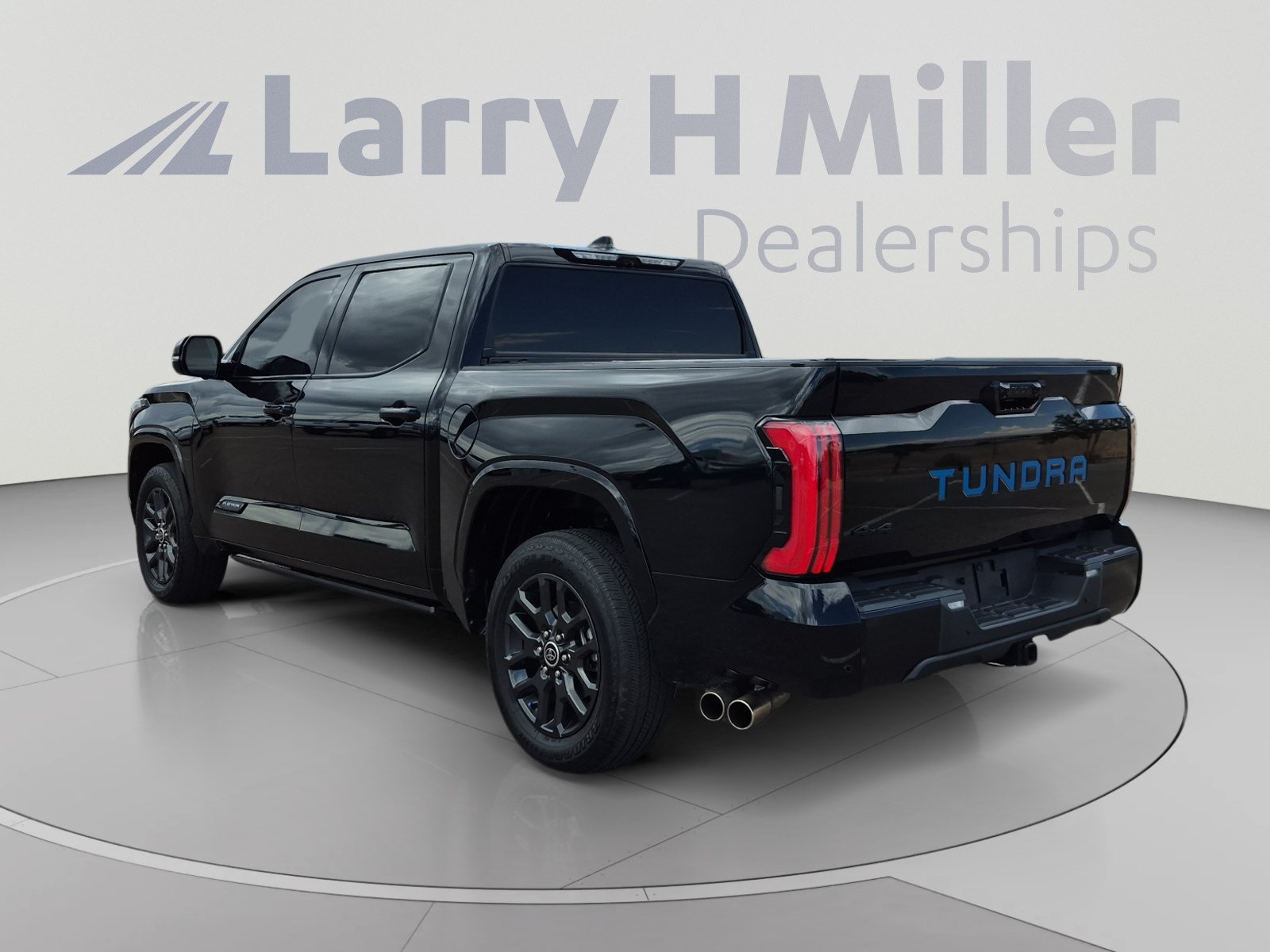 Used 2023 Toyota Tundra Platinum AWD/4WD image 3