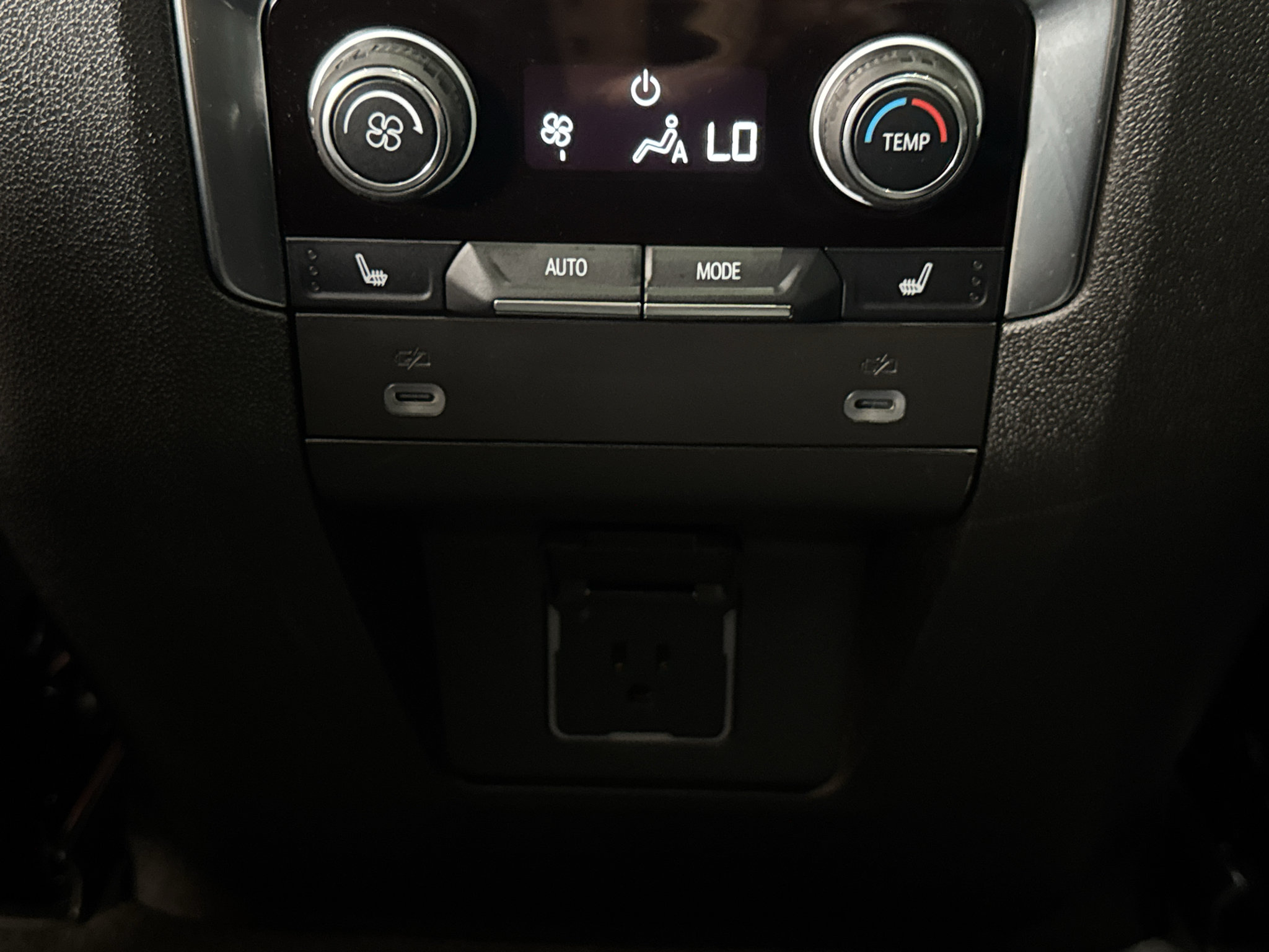 Used 2024 Chevrolet Tahoe LT w/ LT Signature Plus Package AWD/4WD image 13