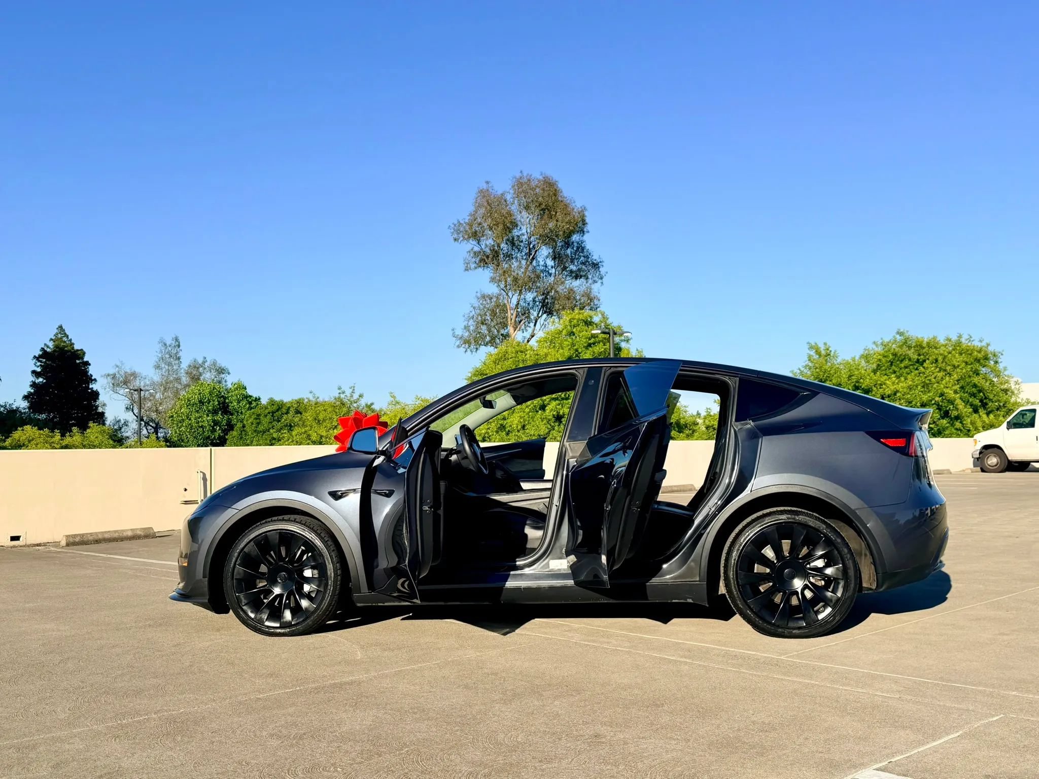 Used 2023 Tesla Model Y Long Range AWD/4WD image 27