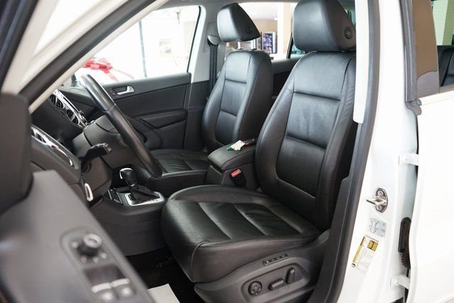 Used 2017 Volkswagen Tiguan Sport image 2