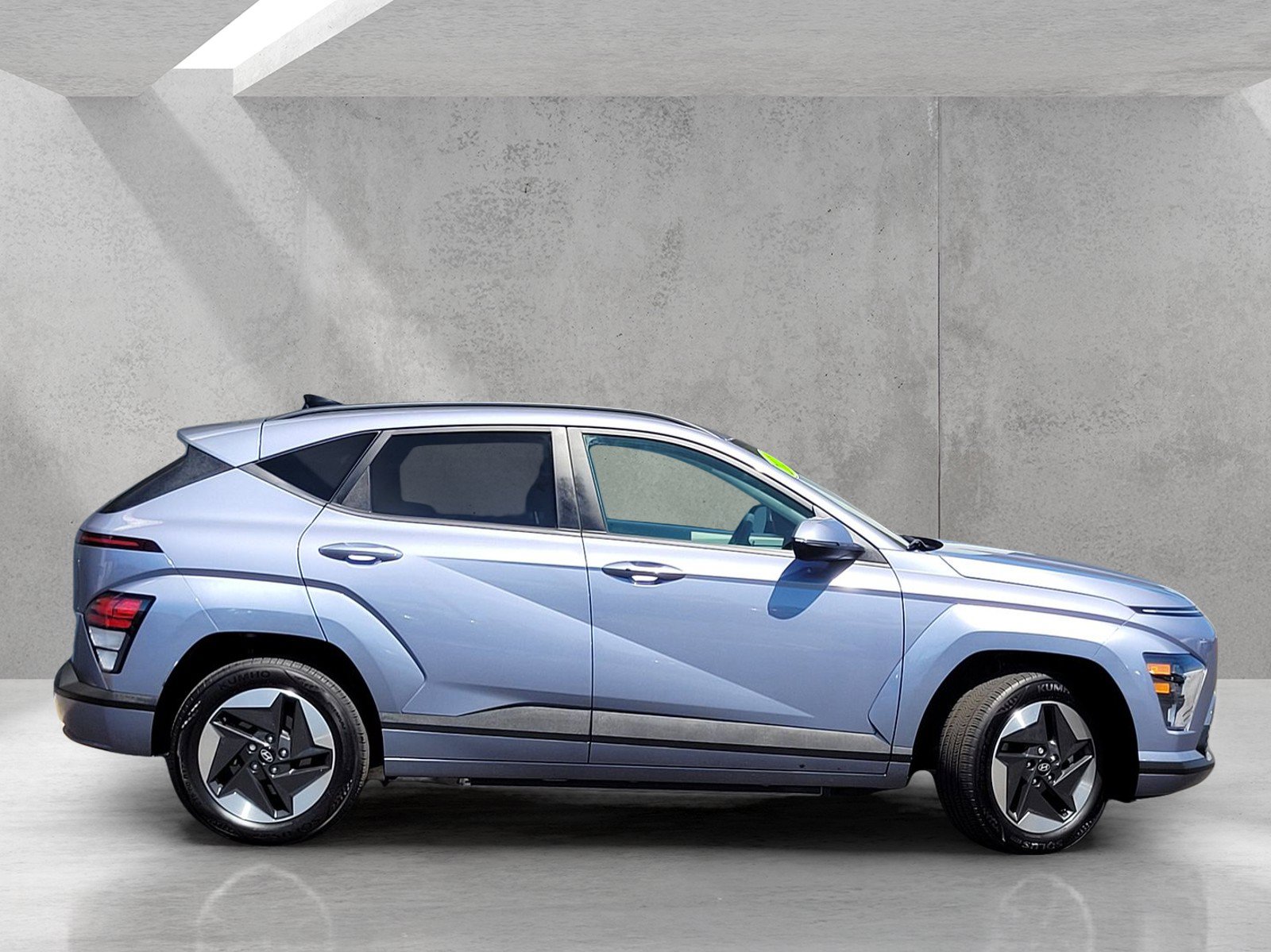 Used 2024 Hyundai Kona SEL FWD image 3