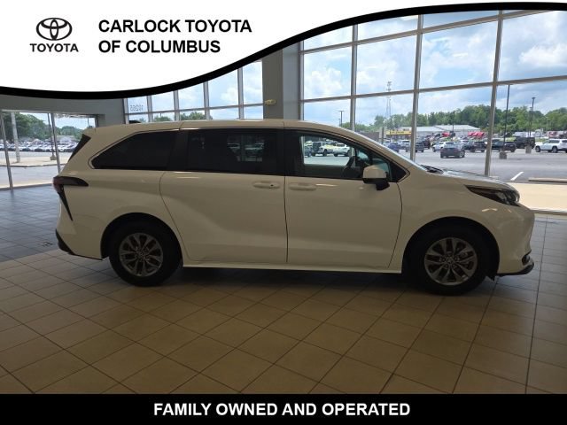 Used 2026 Toyota Sienna LE FWD image 6
