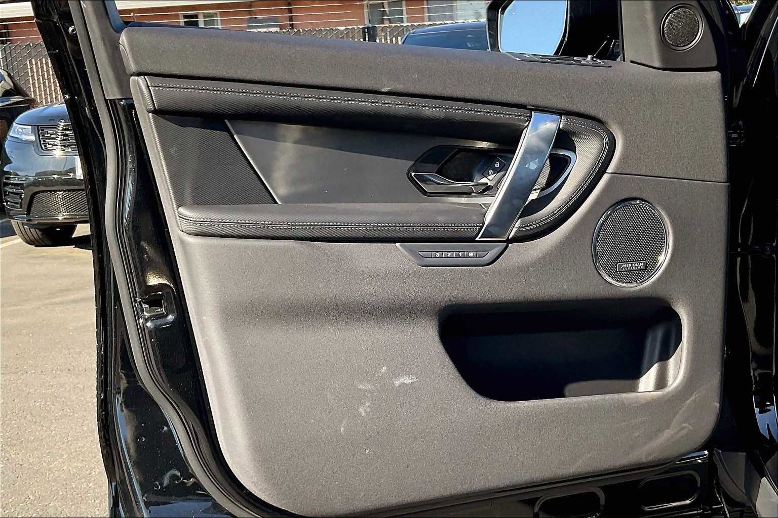 Used 2025 Land Rover Discovery Sport Dynamic SE image 26