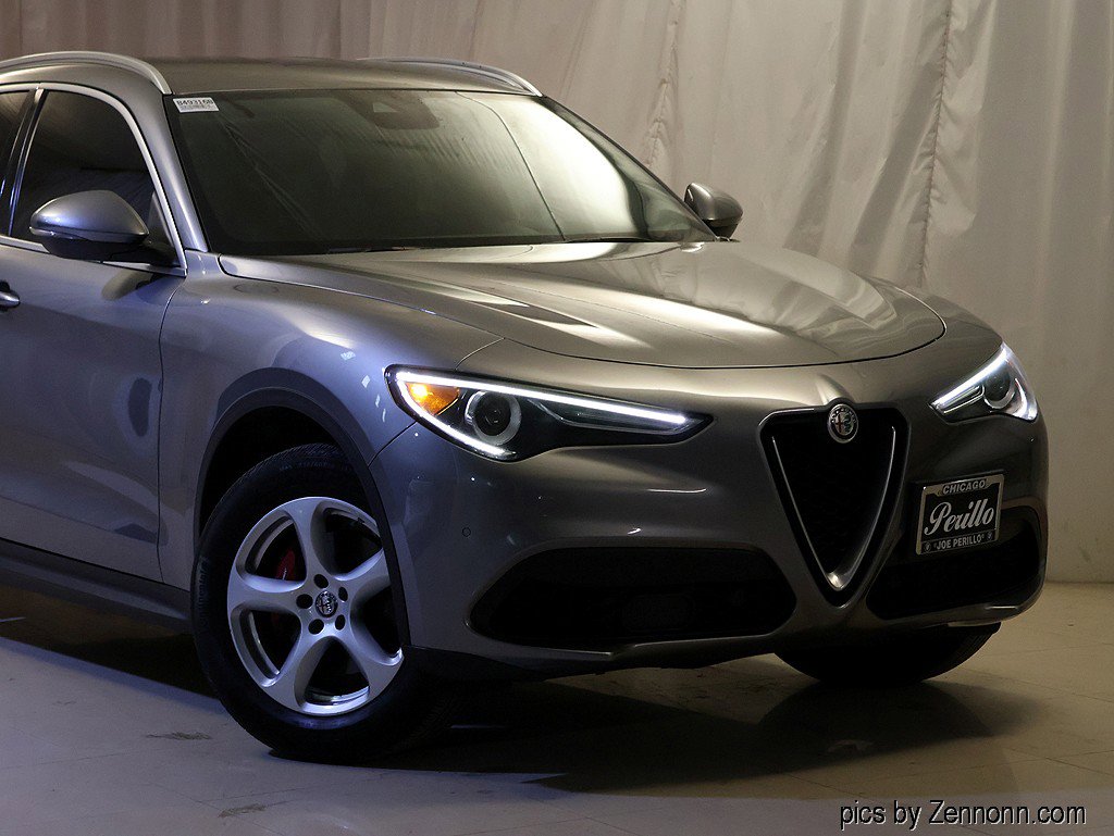 Used 2018 Alfa Romeo Stelvio AWD image 2