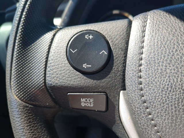 Used 2018 Toyota Corolla LE FWD image 28