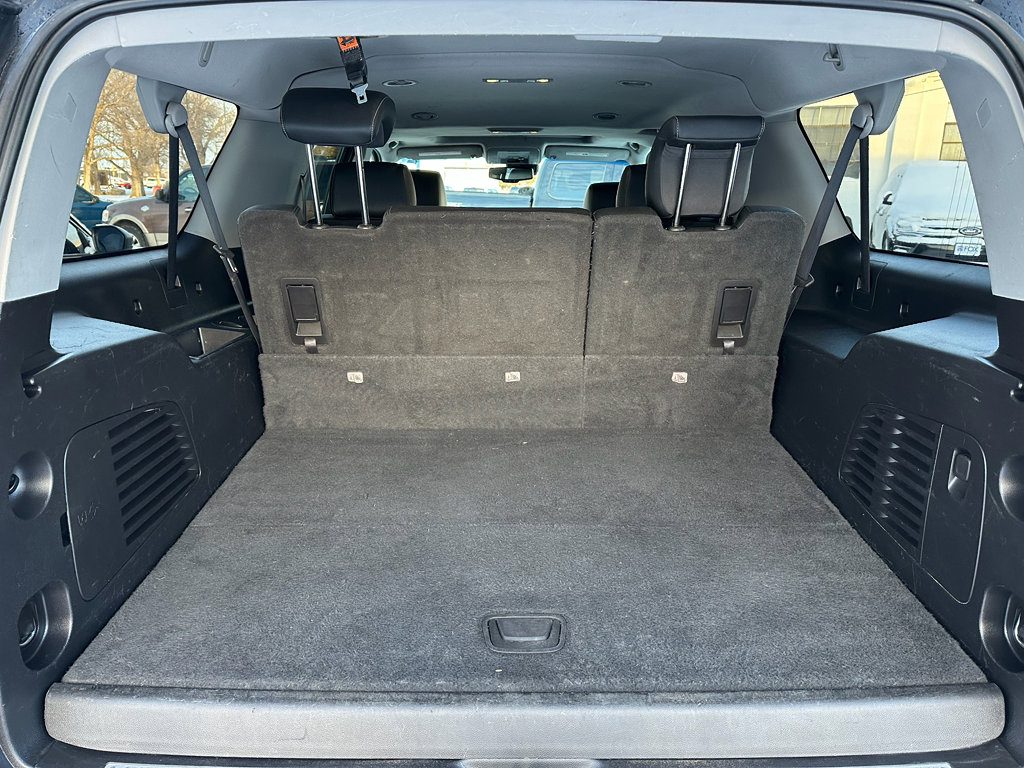 Used 2018 Chevrolet Suburban LT image 12