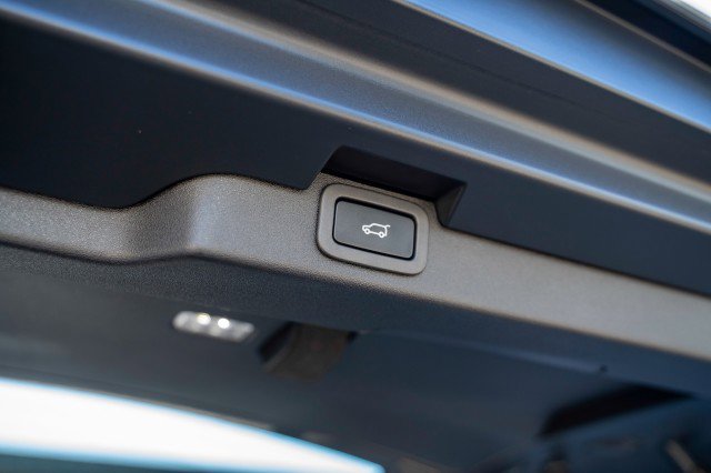 Used 2020 Land Rover Discovery HSE image 93