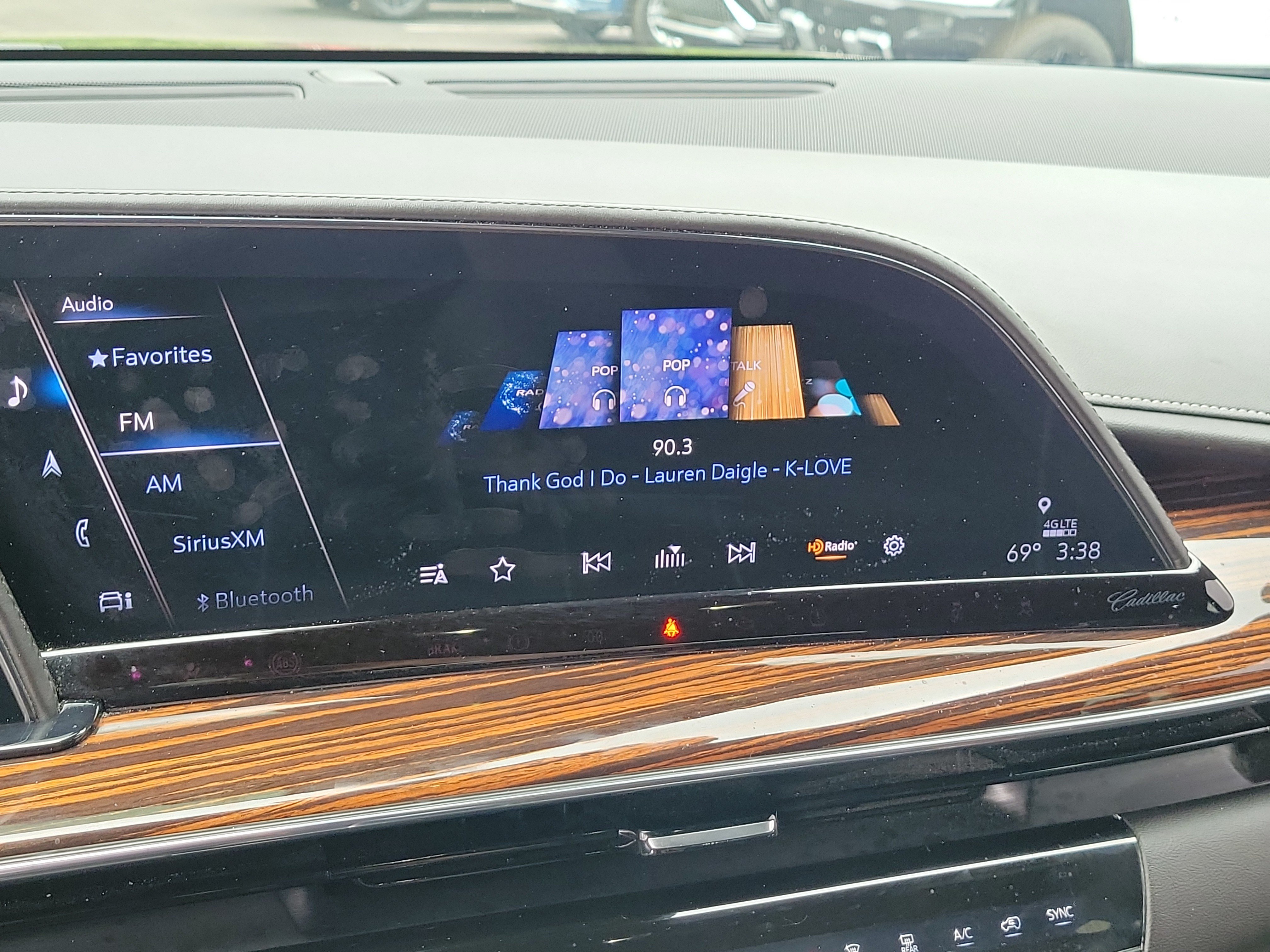 Used 2021 Cadillac Escalade Premium Luxury AWD/4WD image 28