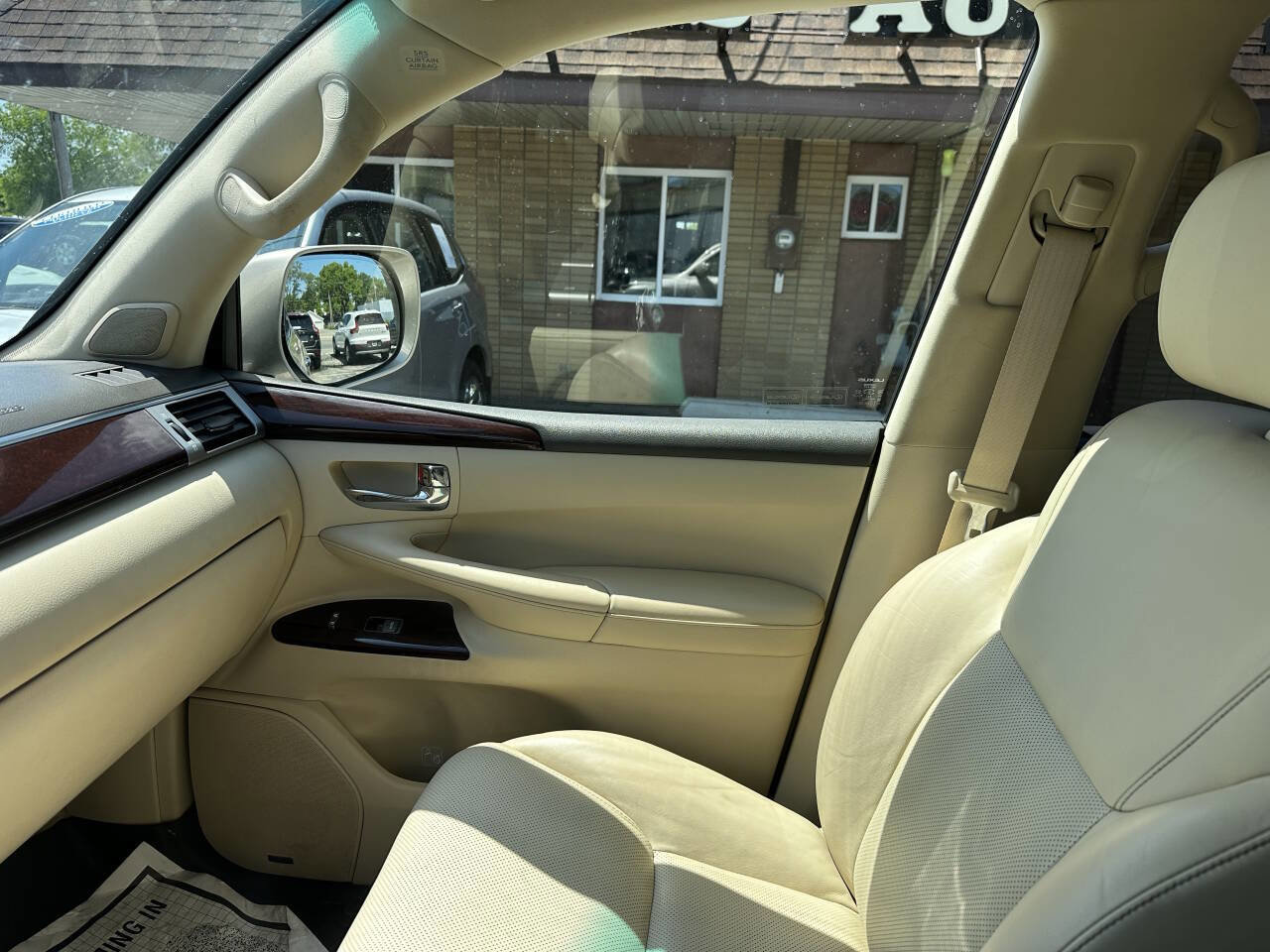Used 2013 Lexus LX 570 4WD w/ Luxury Pkg image 18