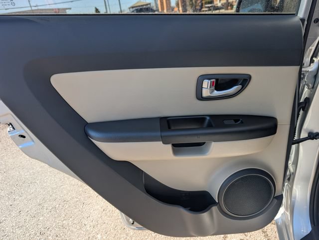 Used 2013 Kia Soul ! w/ Premium Pkg FWD image 18