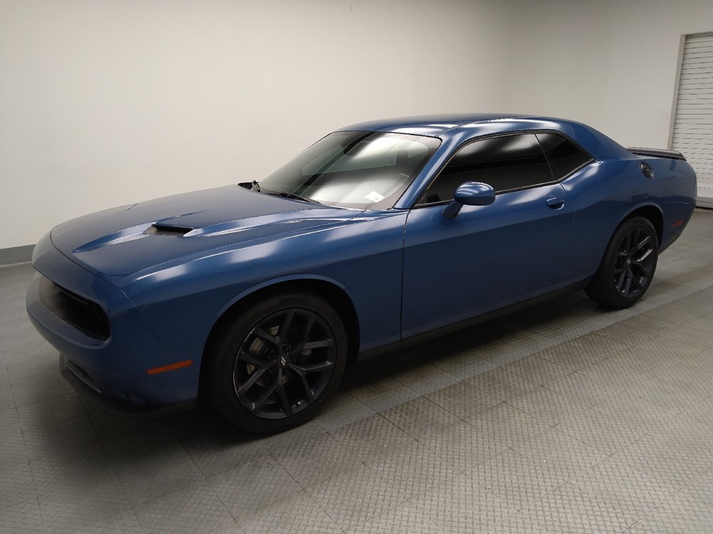 Used 2020 Dodge Challenger SXT w/ Blacktop Package RWD image 2
