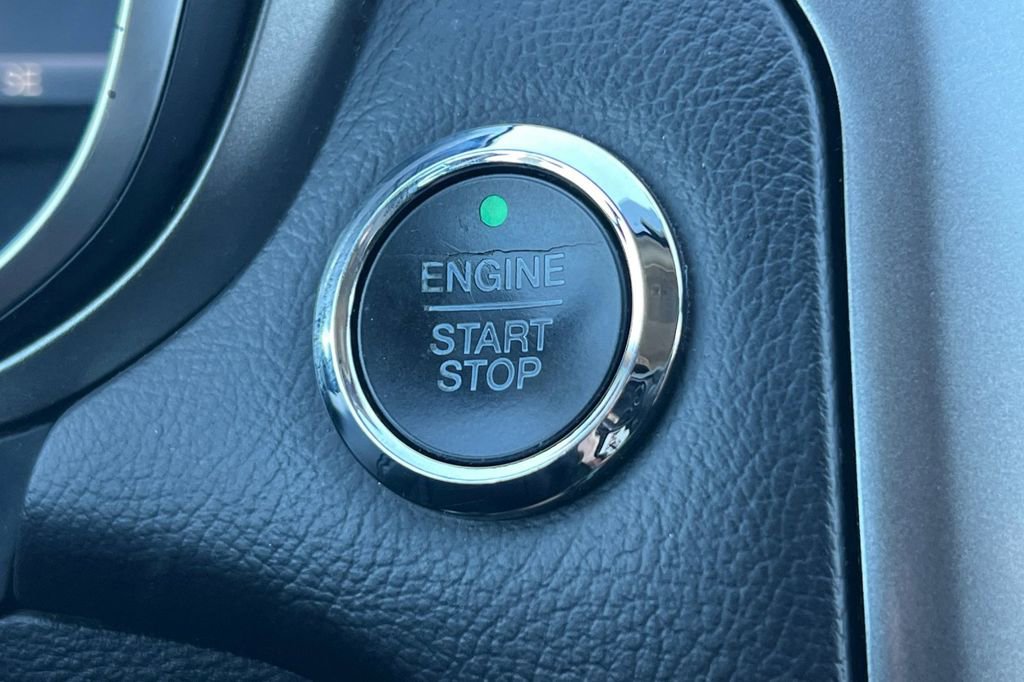 Used 2017 Ford Fusion SE w/ Fusion SE Technology Package image 24