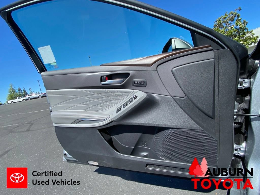 Certified 2019 Toyota Avalon Limited w/ Advanced Safety Package FWD image 35