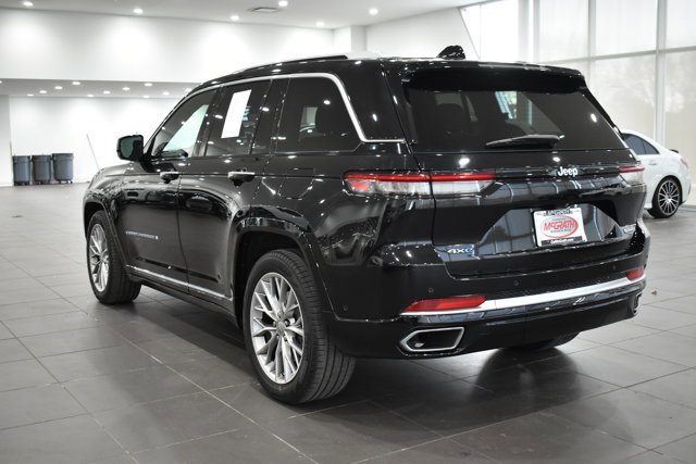 Used 2022 Jeep Grand Cherokee Summit w/ Luxury Tech Group V image 9