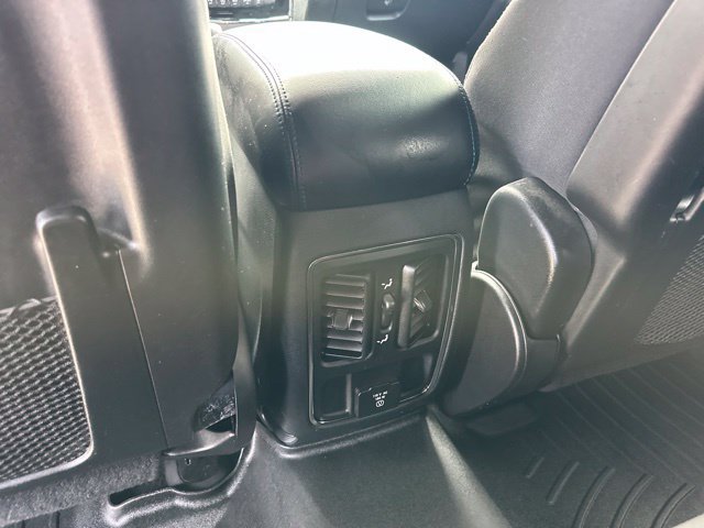 Used 2020 Jeep Grand Cherokee Laredo AWD/4WD image 31