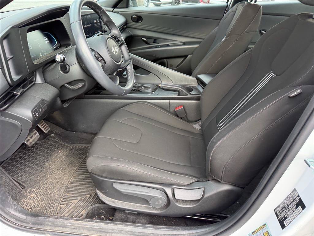 Used 2025 Hyundai Elantra Sport FWD image 17