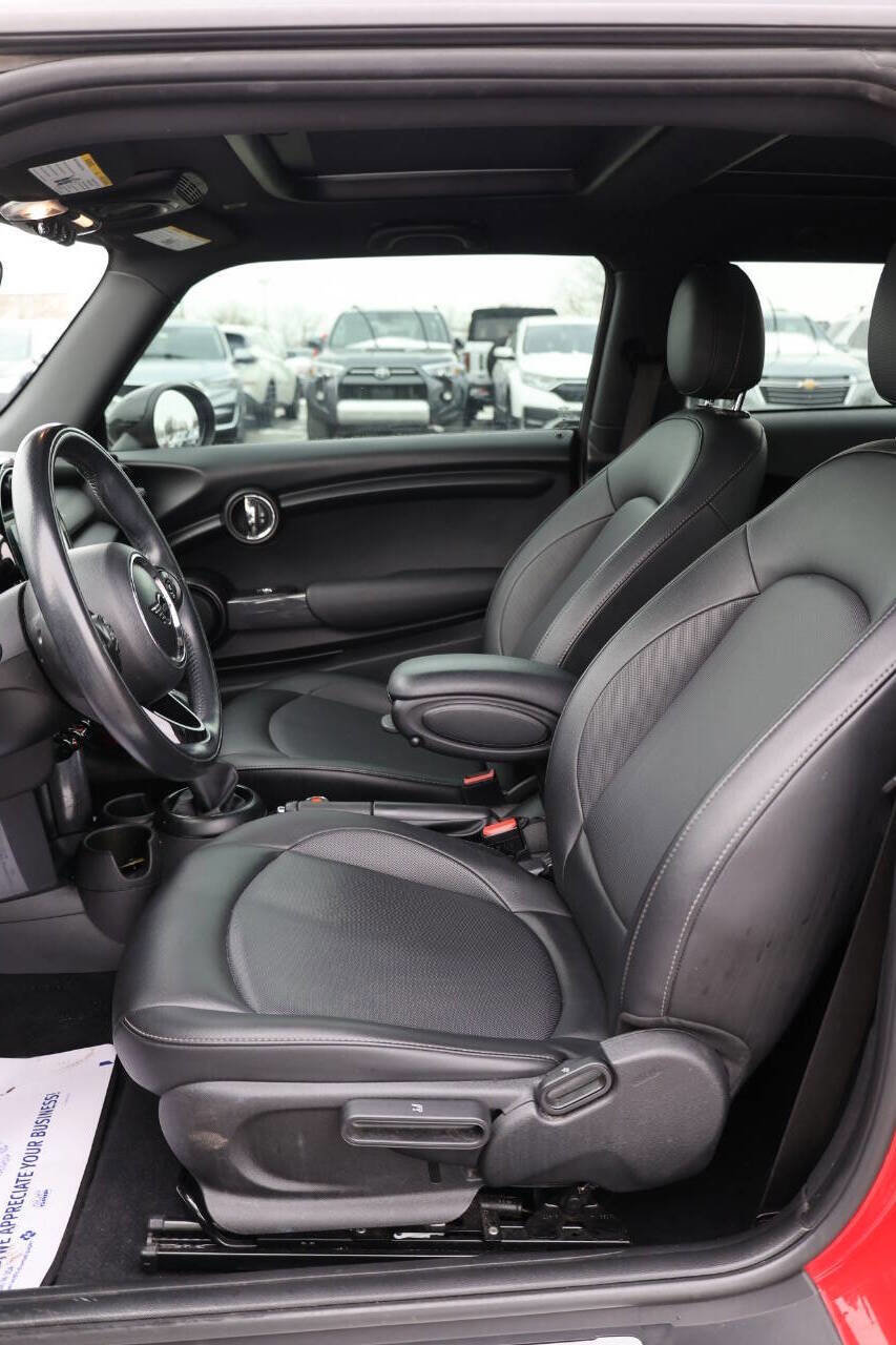 Used 2019 MINI Cooper 2-Door Hardtop image 15