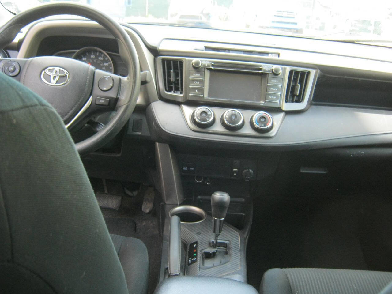 Used 2015 Toyota RAV4 LE image 12
