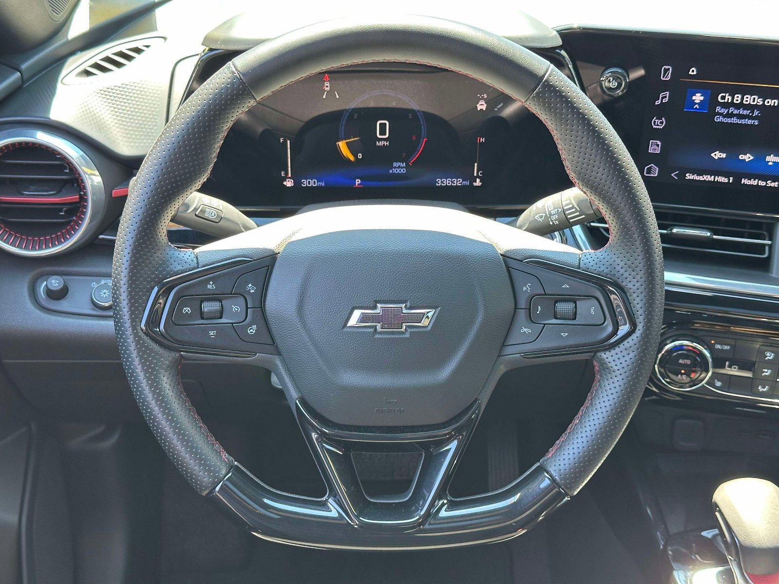 Used 2024 Chevrolet Trax RS w/ Sunroof Package FWD image 13