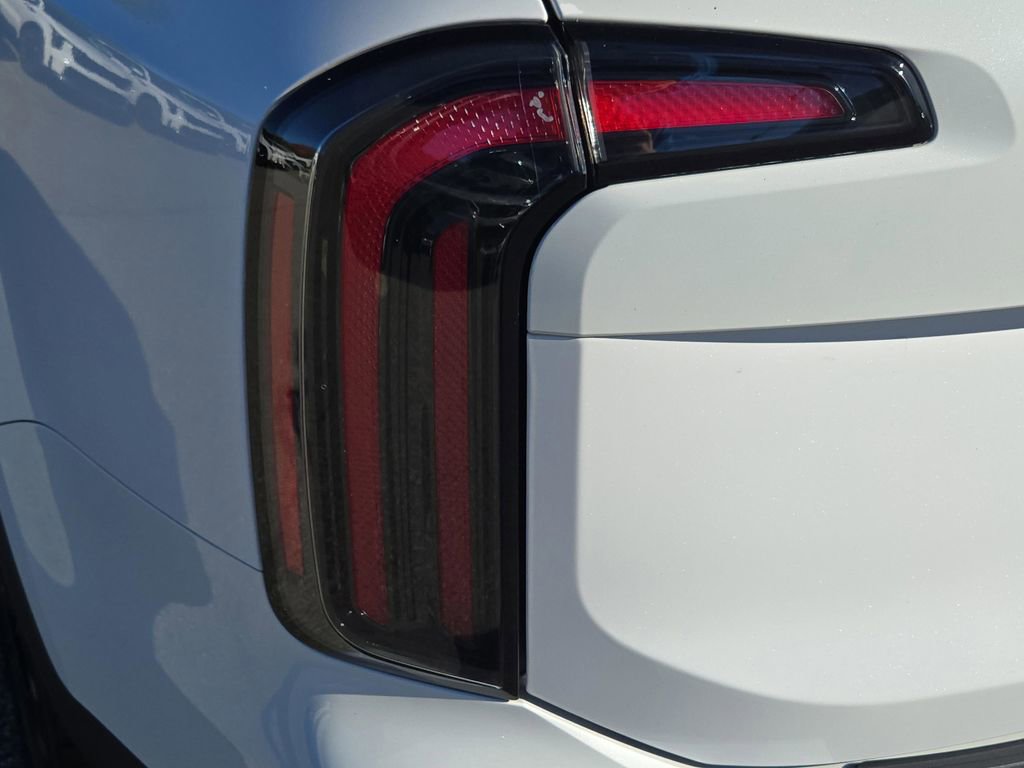 Used 2023 Kia Telluride EX w/ EX Captain's Chair Package image 12