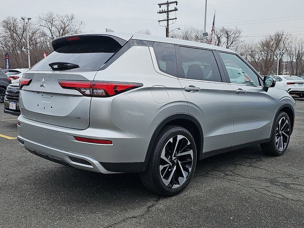 Used 2024 Mitsubishi Outlander SE image 6