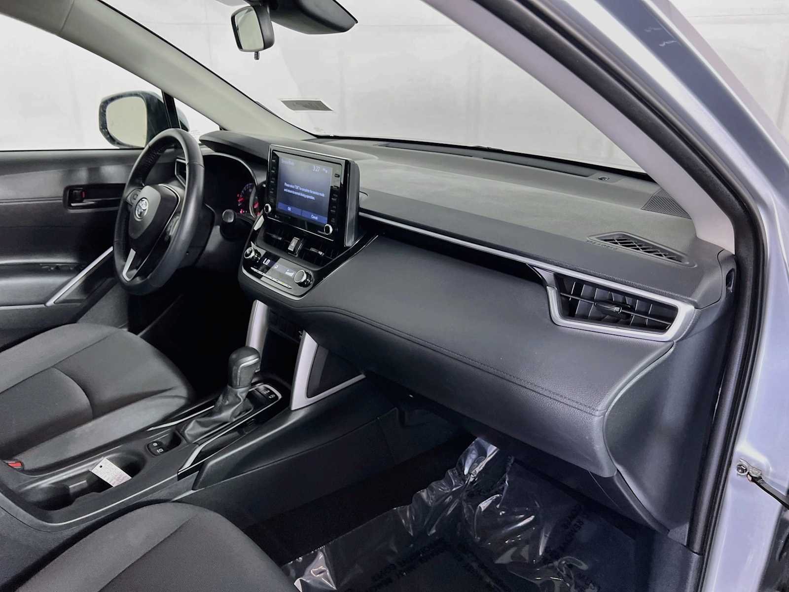 Used 2022 Toyota Corolla Cross LE w/ Moonroof Package AWD/4WD image 29