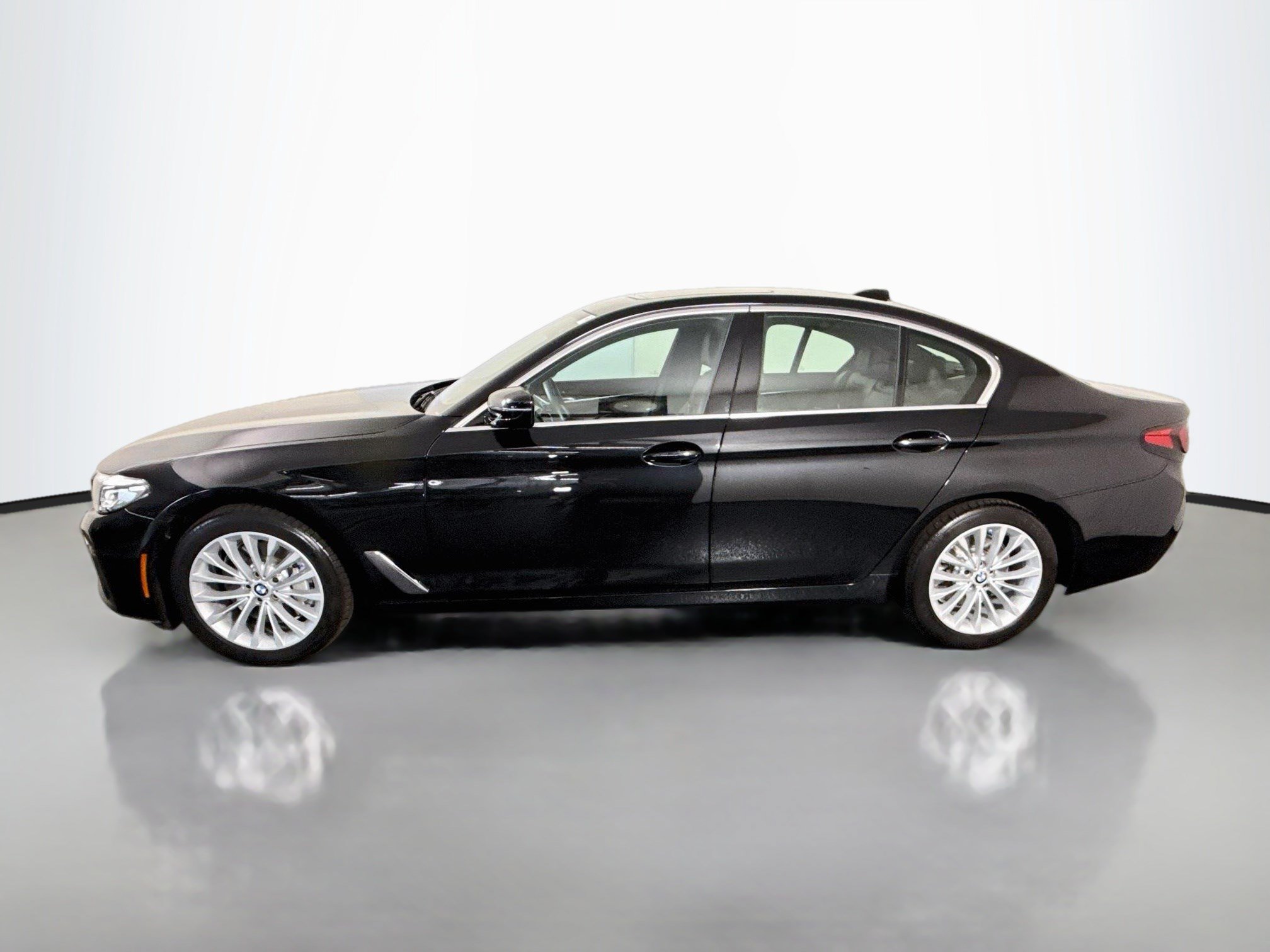 Used 2023 BMW 530i xDrive w/ Premium Package AWD/4WD image 6