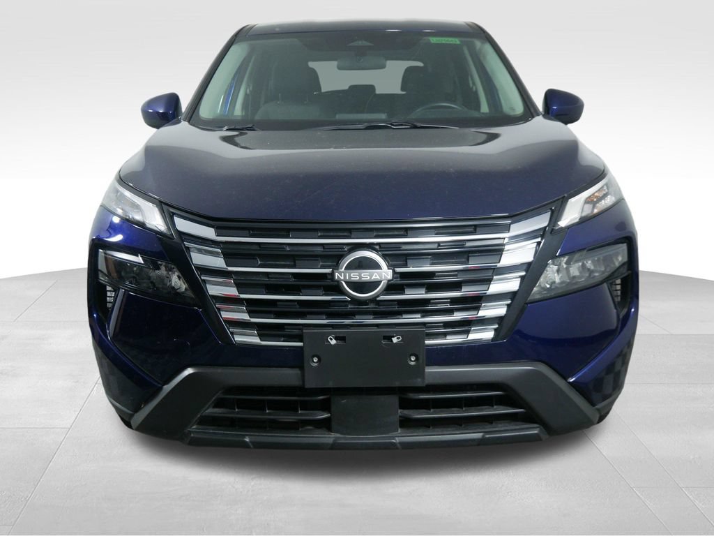 Used 2025 Nissan Rogue SV AWD/4WD image 3