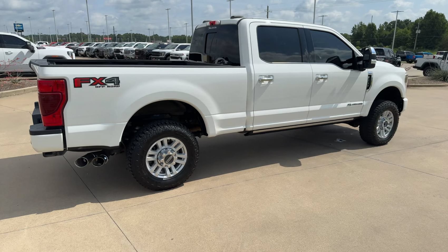 Used 2022 Ford F250 Platinum w/ FX4 Off-Road Package AWD/4WD image 8