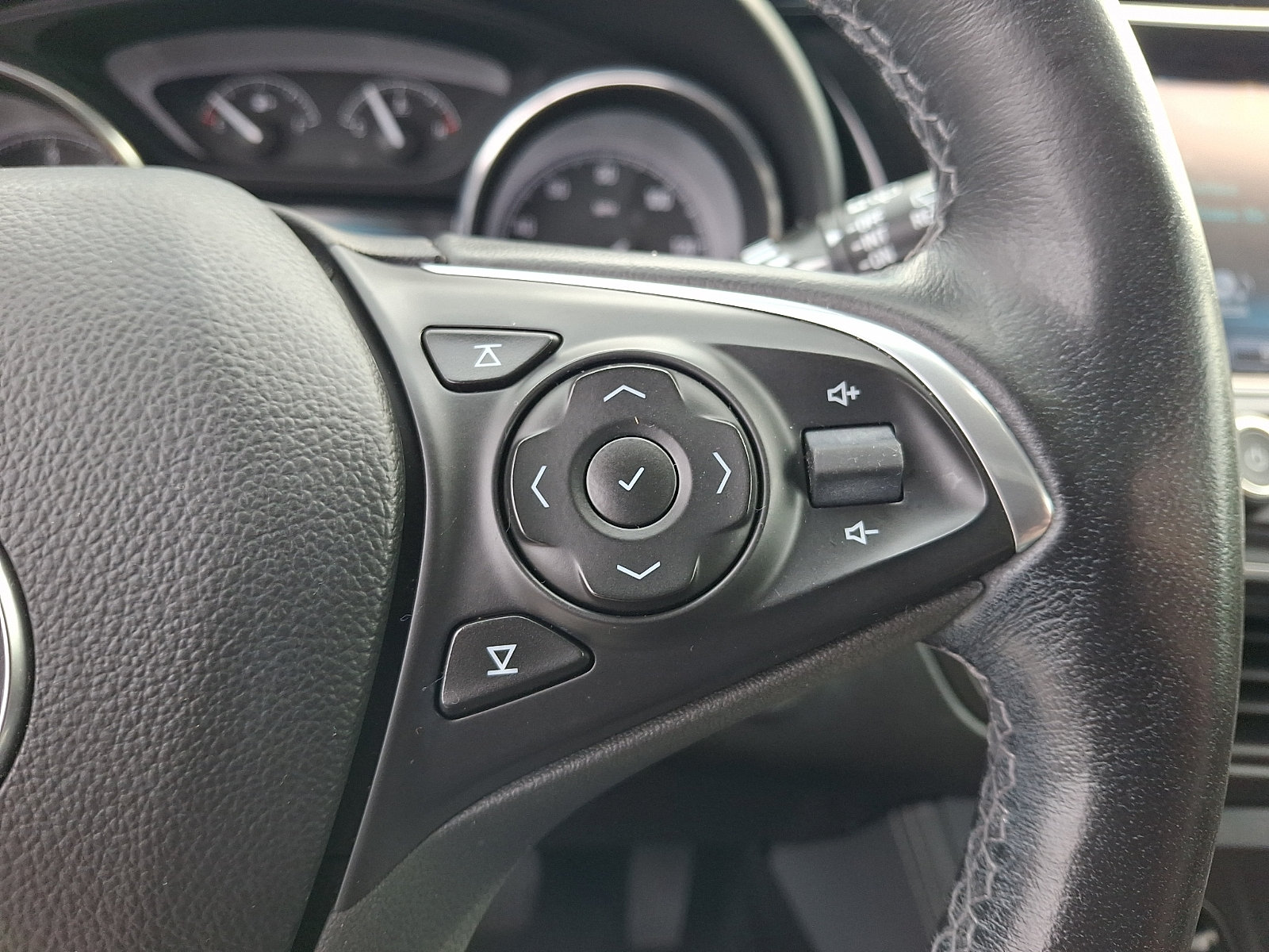 Used 2020 Buick Envision Essence FWD image 19