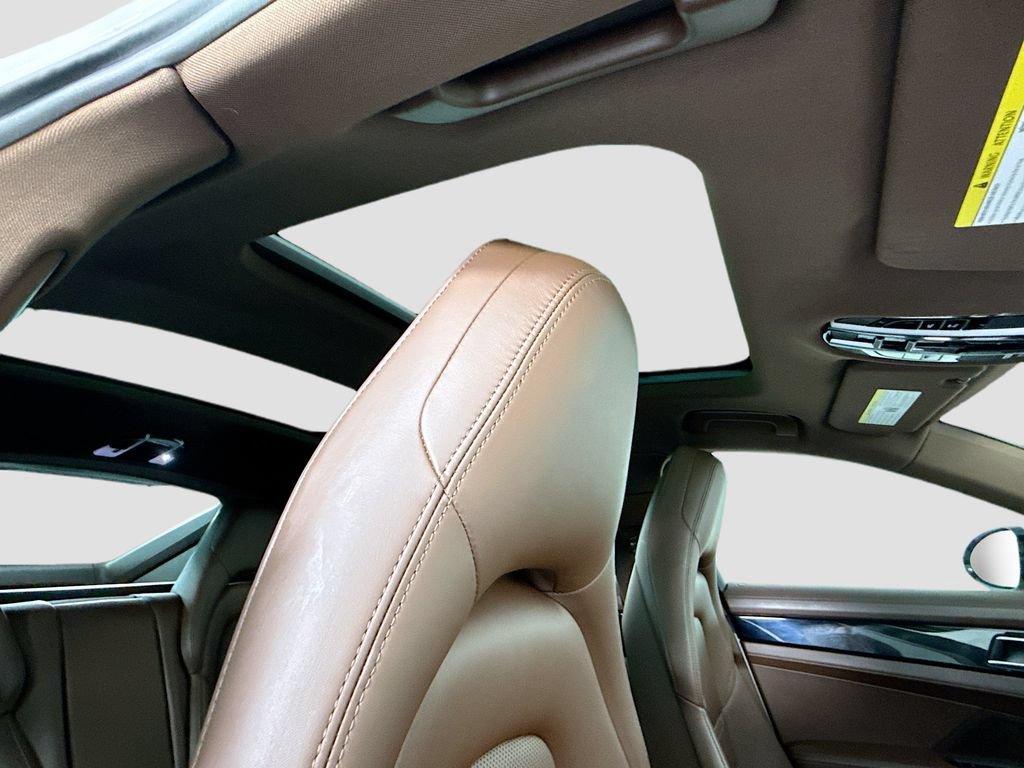 Used 2021 Porsche Panamera RWD image 18