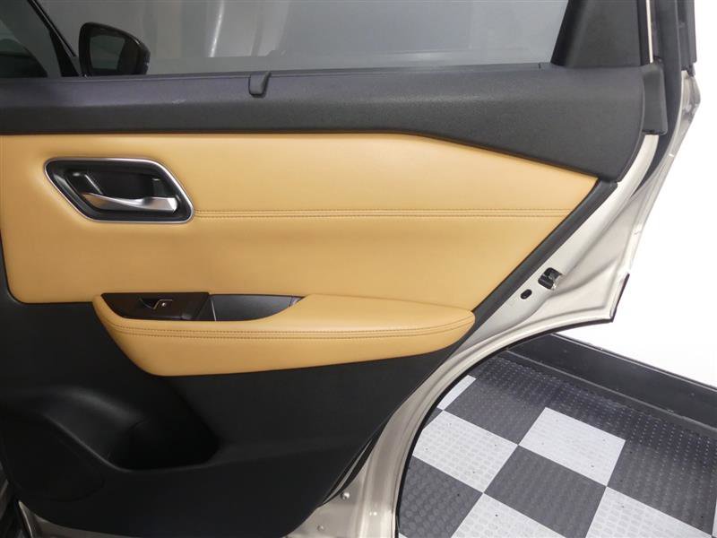 Used 2021 Nissan Rogue Platinum AWD/4WD image 27