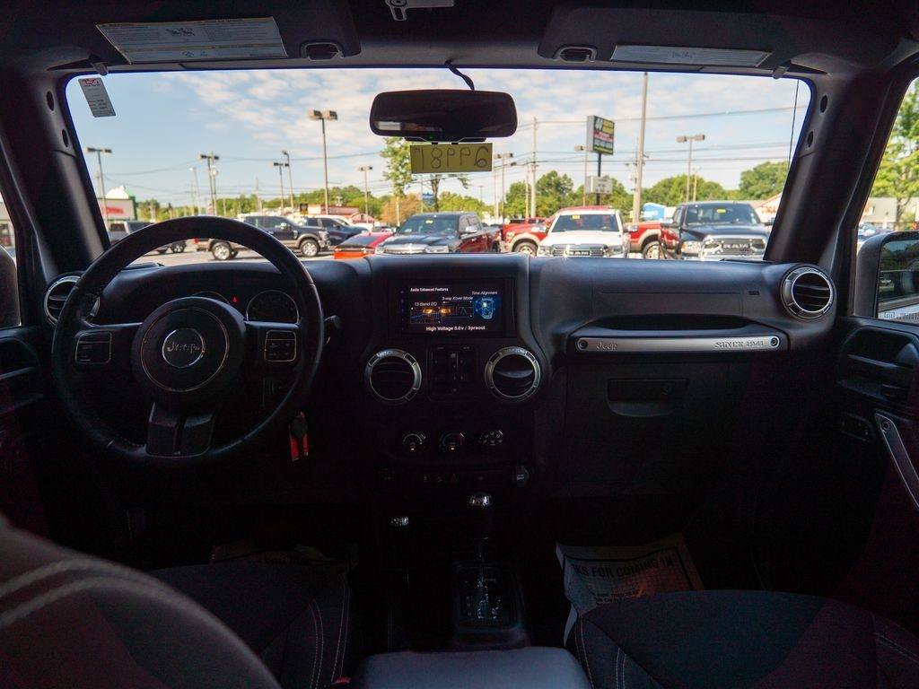 Used 2018 Jeep Wrangler Unlimited Sahara AWD/4WD image 13