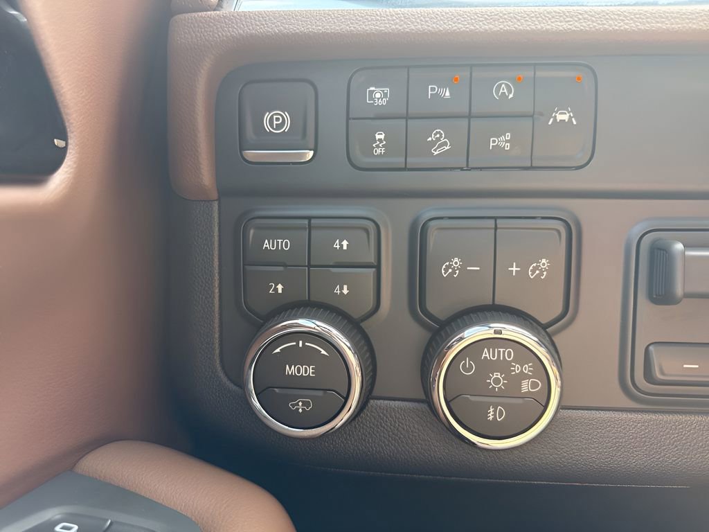 Used 2026 Chevrolet Suburban High Country AWD/4WD image 26