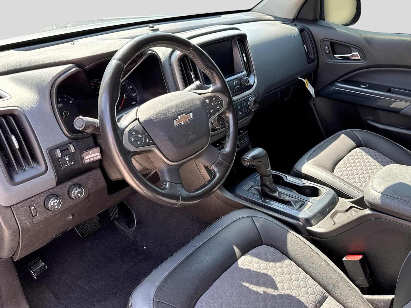 Used 2020 Chevrolet Colorado Z71 AWD/4WD image 2