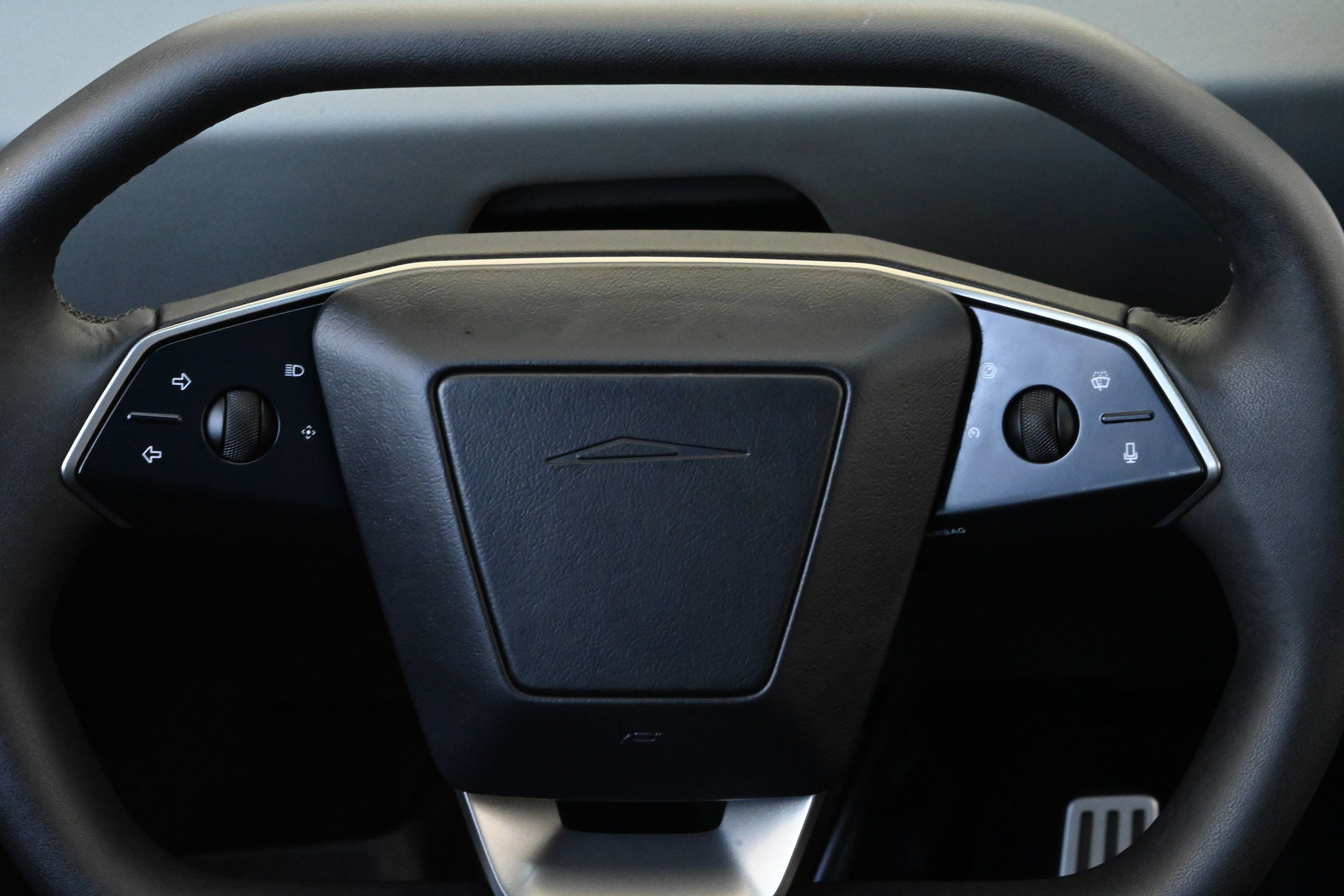 Used 2025 Tesla Cybertruck AWD Crew Cab image 24