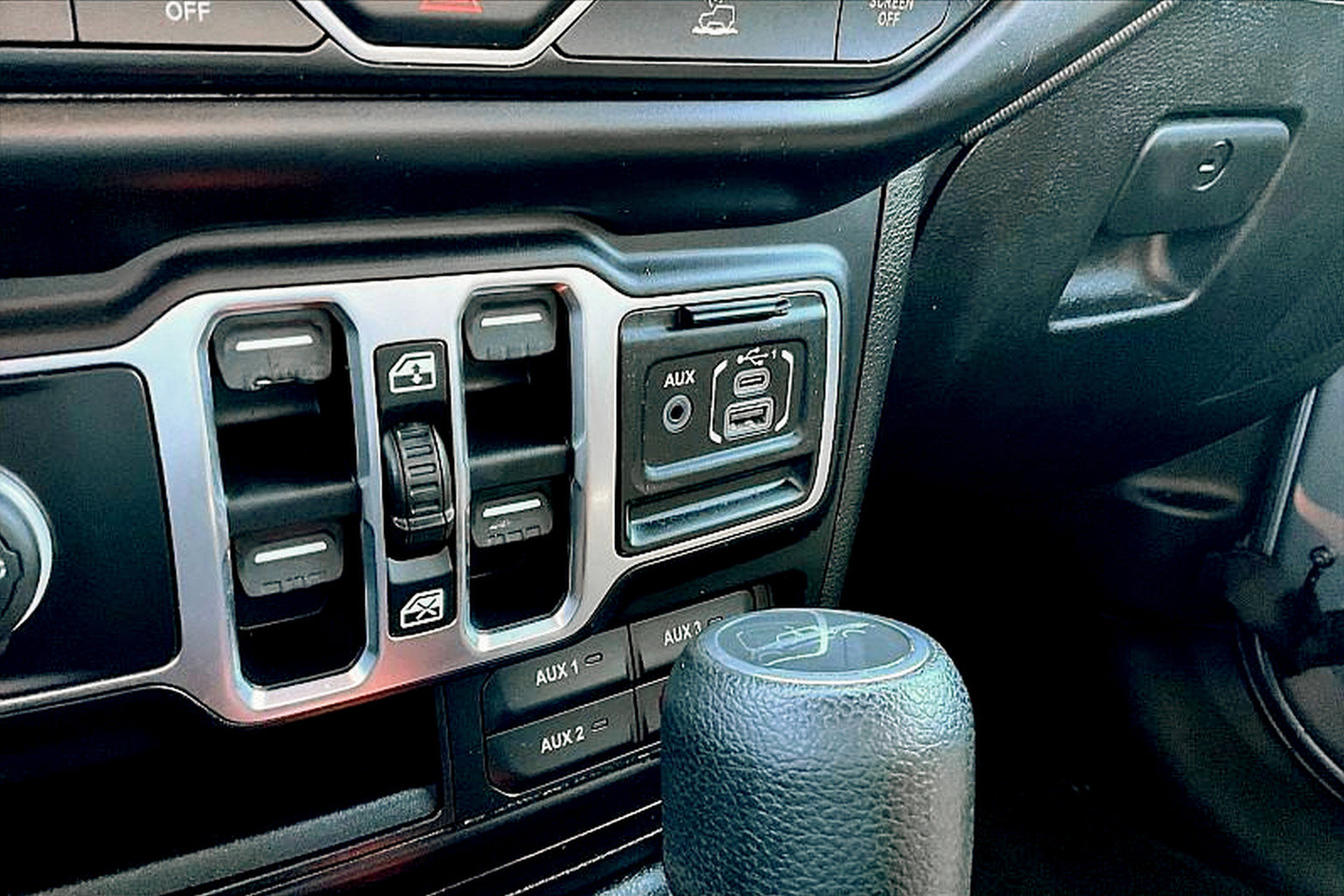 Used 2020 Jeep Gladiator Sport w/ Quick Order Package 24S image 31